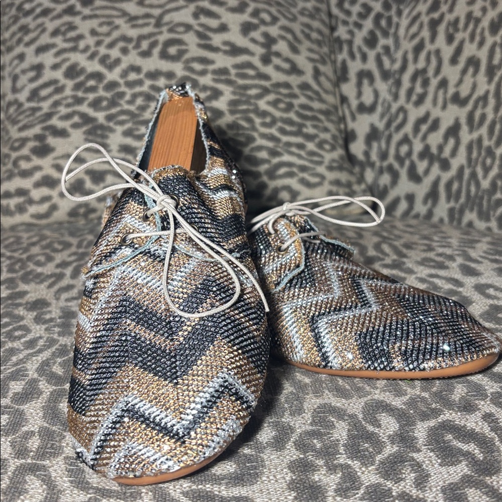 New without box Anniel soft glitter derby Chevron Patterned Lace-Up flats 40